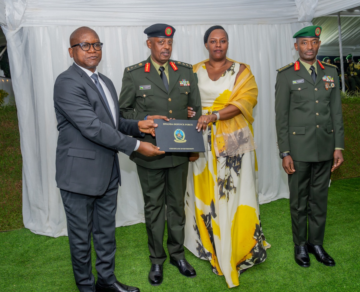 Perezida Kagame yashyize mu kiruhuko cy’izabukuru abasirikare barimo ...