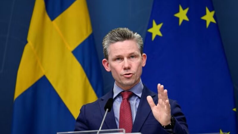 Minisitiri w’Ingabo wa Suède yasabye Abanyaburayi guhora biteguye intambara