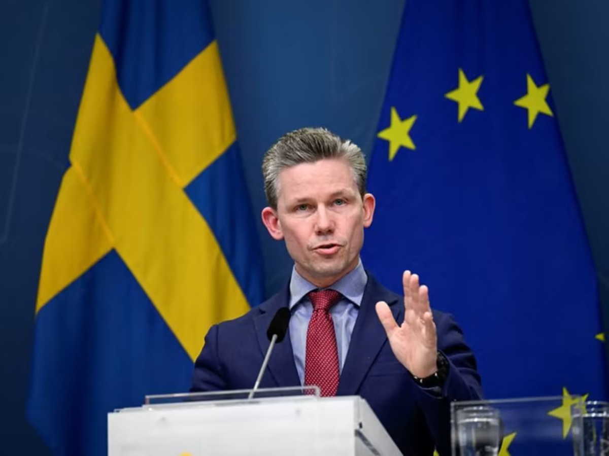 Minisitiri w’Ingabo wa Suède yasabye Abanyaburayi guhora biteguye intambara