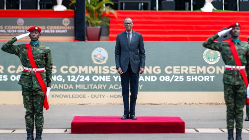 Perezida Kagame yasabye abofisiye bashya gukomeza kurangwa n’umutima wo kurinda igihugu